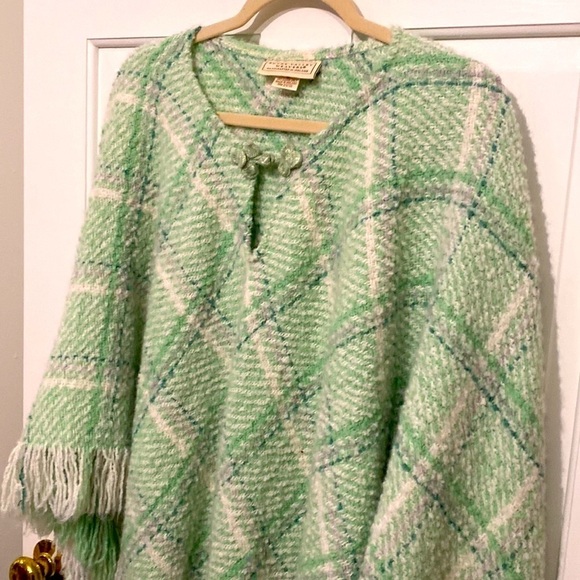 SHAMROCK PONCHO Softie Alpaca Wool Blend Green Cheerful Boho Made in Ireland - Picture 4 of 16